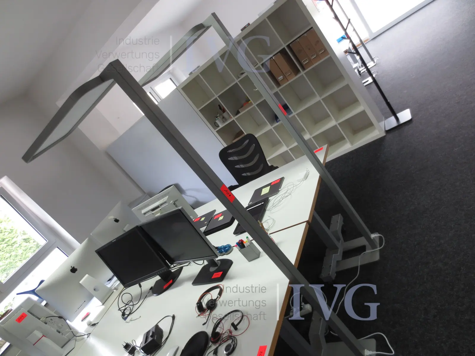 LED-Büro-Stehleuchten EMSLICHT